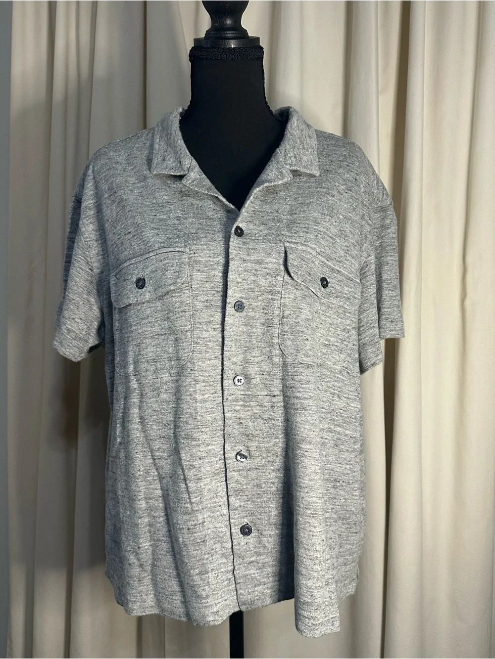 Banana Republic Gray Heather Short-Sleeve Button Down Shirt